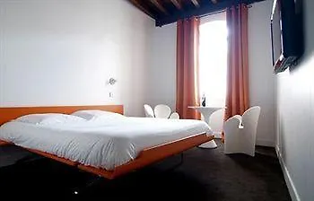 L'avant-scene 3*